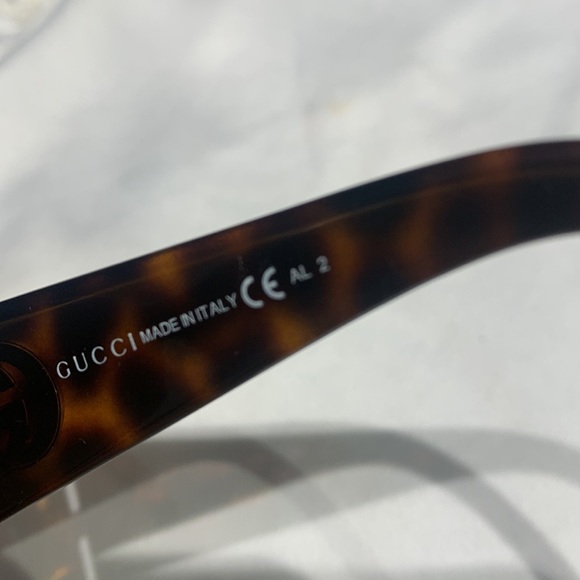 Authentic Gucci Sunglasses with cover - Picture 6 of 8